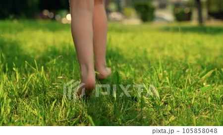 ヌード 幼女  幼女裸の動画素材・映像 - PIXTA